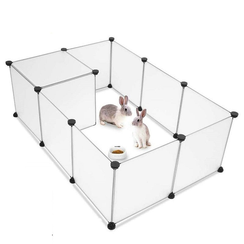Enclos modulable monté en rectangle avec deux lapins et une gamelle