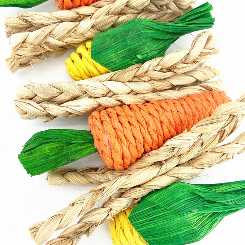 Détail des fibres tressées, des feuilles de maïs et de la boule de rotin