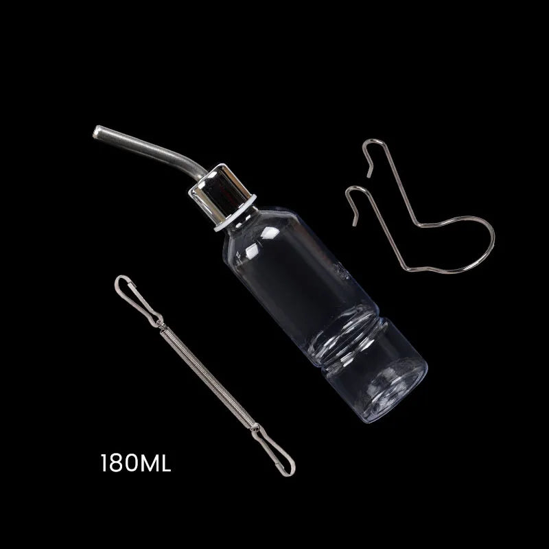 Biberon de 180 ml avec son embout métallique coudé et son clip de fixation