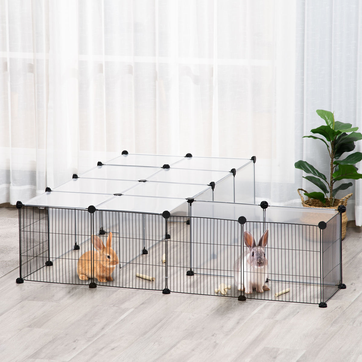 Deux lapins dans un enclos modulable à panneaux pleins translucides et grilles